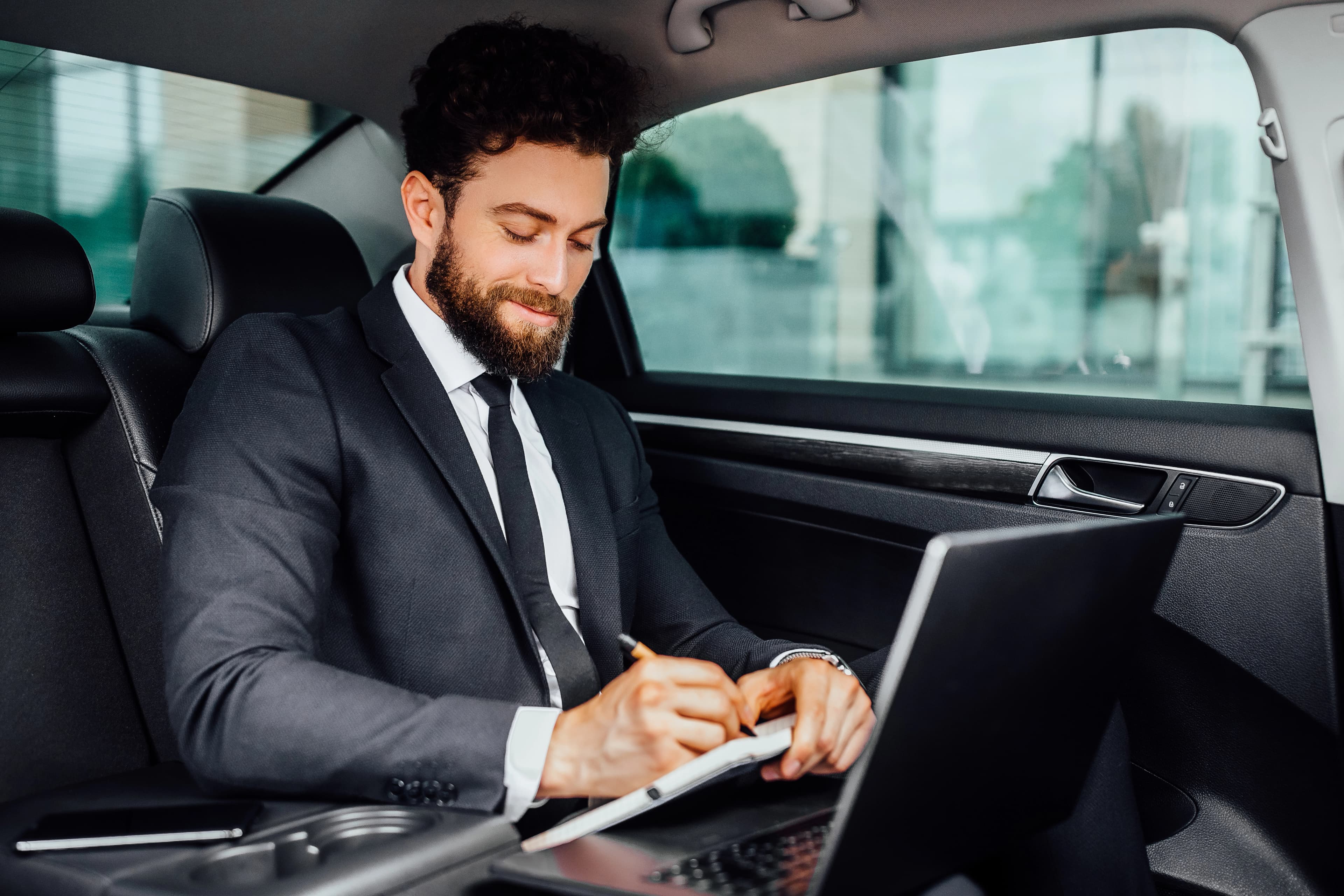 Why Business Travelers Choose Private Car Service